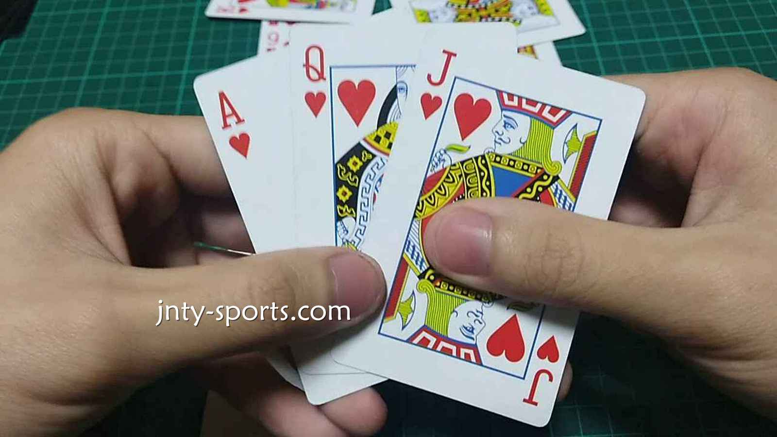 在云霄体育快速玩起棋牌游戏《越南扑克》经典比大小